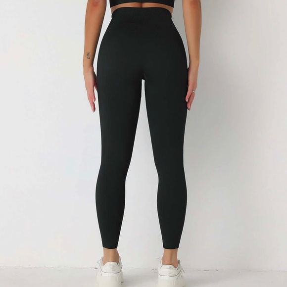 NEW WITH TAGS astoria ribbed leggings - Picture 4 of 4